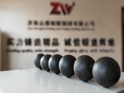 China bola de aço de moedura de mineração material Forged do uso B2 do diâmetro 20-150mm à venda