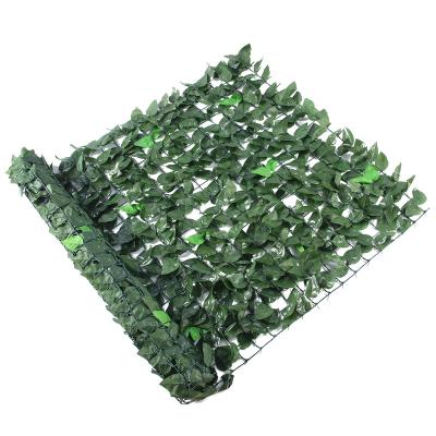 China Easily Assembled Cheap Price Plastic Mat Artificial Grass Ivy Fence Screen For Garden Decoration for sale