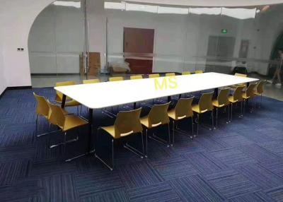 China Sillas apilables de la huésped de la sala de conferencias del marco metálico sin brazo nórdico de las sillas en venta