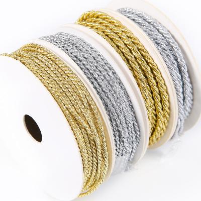 China Cuerdas de poliéster trenzadas de oro y plata, trenzadas de 5 mm y 3 hebras. en venta