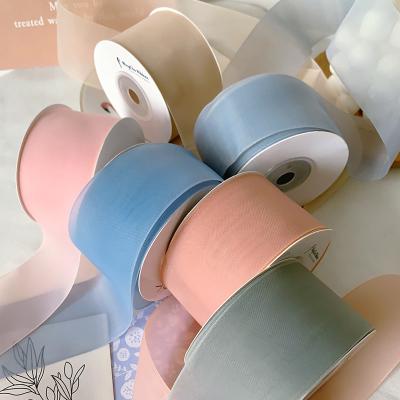 Chine Le ruban d'organza en polyester à haute densité 40 mm pour l'emballage de cadeaux de luxe à vendre