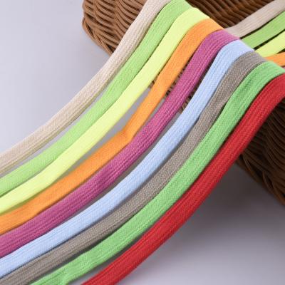 China Cordón de algodón trenzado plano de 12 mm ISO14001 Cordón de macrame de color en venta
