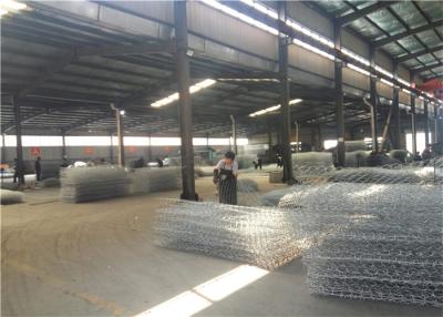 Chine Boîtes hexagonales galvanisées de Gabion de grillage d'immersion chaude pour l'empêchement d'érosion du sol à vendre
