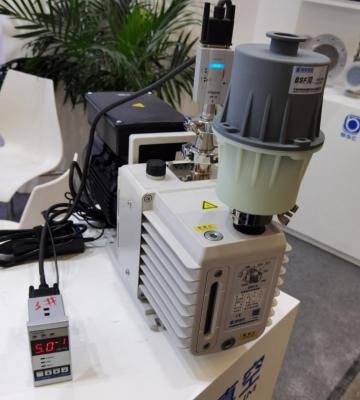 China etapa doble lubrificada por aceite Vane Vacuum Pump Compact Size rotatoria del ³ /h DRV10 de los 9.9m de poco ruido en venta