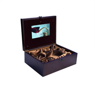 Chine Boîte-cadeau visuel en cuir d'affichage à cristaux liquides de couronne à extrémité élevé, boîte visuelle de brochure de 7 pouces à vendre