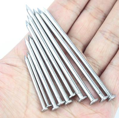 中国 中国の工場価格のステンレス鋼の平らな頭部の共通の釘は大きい鉄のスパイク ワイヤー鋼鉄釘にアイロンをかける 販売のため