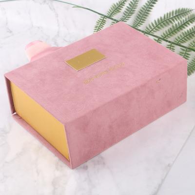 China Recycled Birthday Cake Packaging With Plastic Window Ribbon Finish for sale