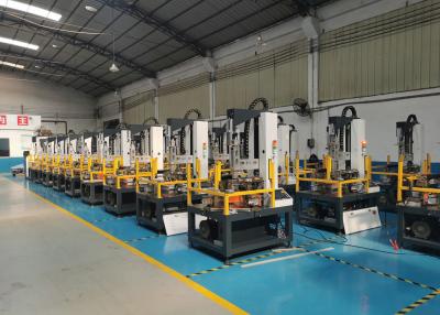 Chine boîte 27pcs/min rigide formant la machine mobile de fabrication de cartons de la machine LS-F6 à vendre