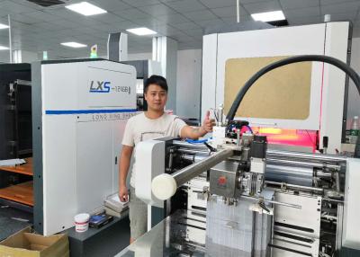Chine Système d'emballage rigide de boîte de téléphone de fabricant de boîte en carton de machine de fabrication de cartons de montre d'emballage futé automatique à vendre