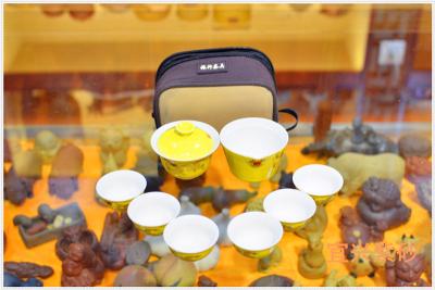 中国 使用黄色い色6個のコップのが付いている紫色の粘土の宜興市のティーポット セット家に個人化された 販売のため