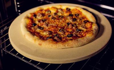 China Erstklassiger runder refraktärer Pizza-Stein säuberte leicht Widerstand der hohen Temperatur zu verkaufen