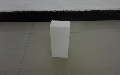 Chine Matériel réfractaire léger blanc de mullite de briques réfractaires avec le bon stockage thermique à vendre