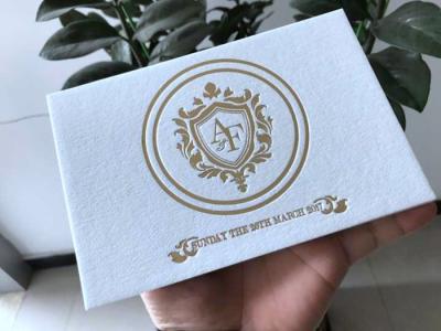 China Cartões carimbados dos convites do casamento do marfim folha clássica com tipo de papel puro de algodão à venda