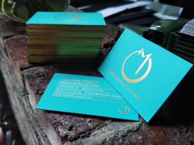 China Las letras superiores de la hoja de oro de las tarjetas de visita del estilo de la moda, manchan la tarjeta de presentación ultravioleta en venta