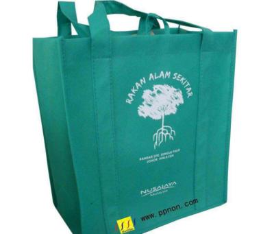 China Foldable PP Non Woven Shopping Bag Pantone Color Printed With Handle for sale