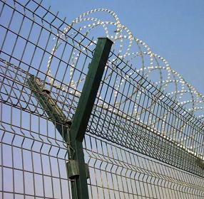 China Hot selling galvanized wire High quality Pvc Coated Hot Dipped Galvanized 358 security airport fence for sale