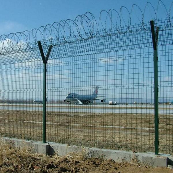 Quality Factory price galvanized and pvc coated anti climb security airport fence prices for sale