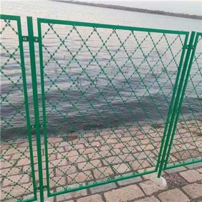 China High quality hot dipped galvanized diamond razor barbed wire mesh anti climb welded concertina blade razor wire fence for sale