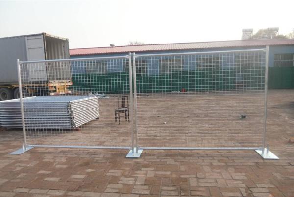 Quality Secure Reusable Plastic Feet Movable Temporary Fence For Construction Sites for sale