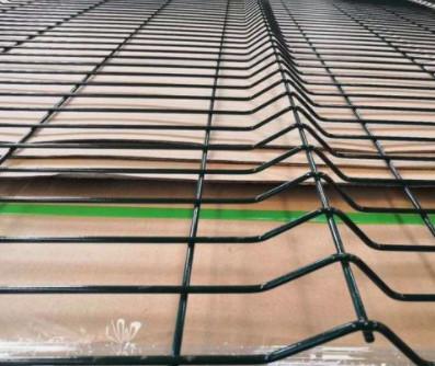 China Welded Curved Custom 3d Wire Mesh Fence 5 Foot for sale