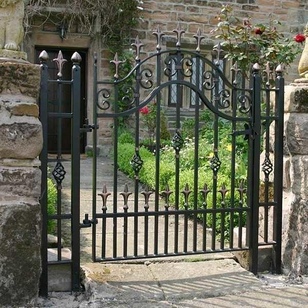 Quality Home Garden Powder Coated Top Spear Metal Tubular Black Wrought Iron Fence for sale