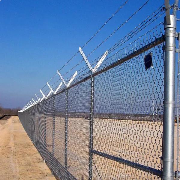 Quality Anping Yuanmai Line Post 60*2mm Galvanized and power coated Airport Perimeter for sale