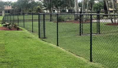China 3.0mm galvanized pvc coated mesh rolls cyclone wire chainlink fence panels chain link fence for sale