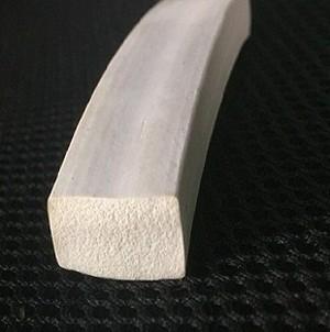 Chine Feuille auto-adhésive d'éponge de silicone à moitié autour de la surface douce de bande en caoutchouc à vendre