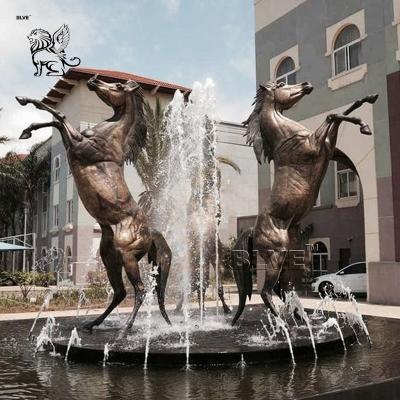 China Bronze Horses Fountain Life Size Large Metal Arabian Horse Statue Water Fountains Decoration Outdoor Garden en venta