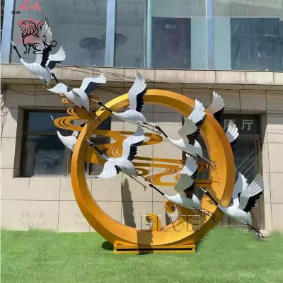 China Stainless Steel Abstract Moon Sculpture White Crane Metal Bird Animals Statues Outdoor Landscape en venta