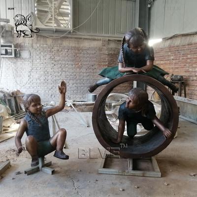 Китай Children Playing Bronze Statue Life Size Garden Sculpture Metal Modern Art Outdoor Decoration продается