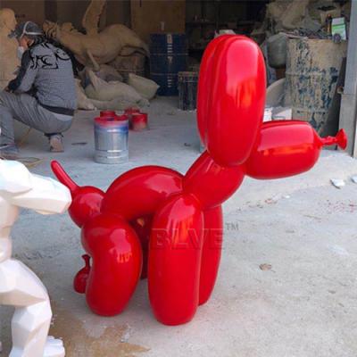 China Extracto rojo Art Resin Craft Statue de la escultura del perro del globo de la fibra de vidrio en venta