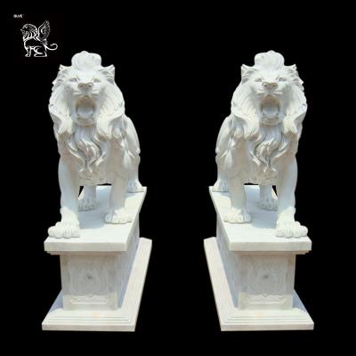 China Estilo occidental tallado mano de mármol blanca de la decoración del jardín de la escultura de BLVE Lion Statues Natural Stone Animal en venta
