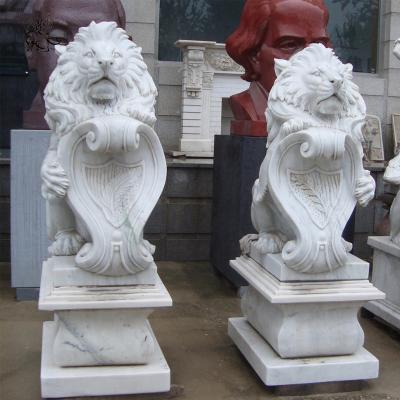 China Decoración al aire libre de tamaño natural de las estatuas animales del jardín de Lion Sculpture White Marble Carving de la piedra de BLVE en venta