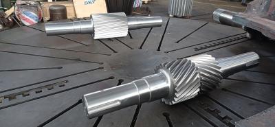China Custom-made SAE 4340 Steel Transmission Spare Parts Helical Gear Shafts for sale