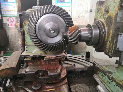 中国 17CrNiMo6 Alloy Steel Spiral Conical Gear Measuring Work For Metro Applicaiton 販売のため