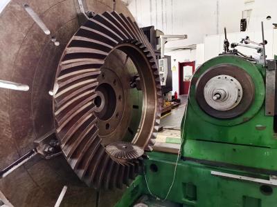 China Spiral Bevel Gears With Helix Angle 35° Surface Hardness HRC62 0.2mm Backlash à venda