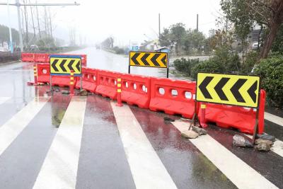 China Traffic PPE Plastic Safety Barriers Water Filled Road 2000MM for sale