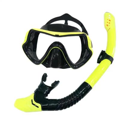 China Conjunto de mergulho de snorkel adulto de alta qualidade com válvula de depuração de vidro revestida de névoa e bocal de silício anti-espuma à venda
