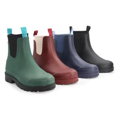 China 2024 Moda Wellies de tornozelo à prova d'água Neoprene moldado Gumboots Chelsea chuva botas Sapatos de borracha para mulheres à venda