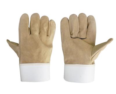 Cina Due guanti di lavoro di assicurazione della saldatura elettrica di Gloves Half-Leather Gloves del saldatore della pelle scamosciata di strato in vendita