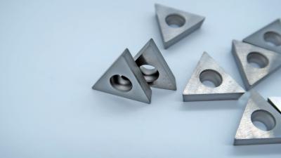 China Extremely Sharp Tungsten Inserts PCBN Tools Triangle For CNC Lathe Te koop
