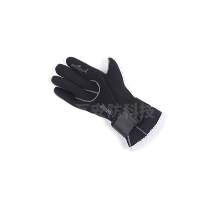 China 450D Polyester Waterproof Riding Gloves Waterproof Water Rescue Gloves for sale