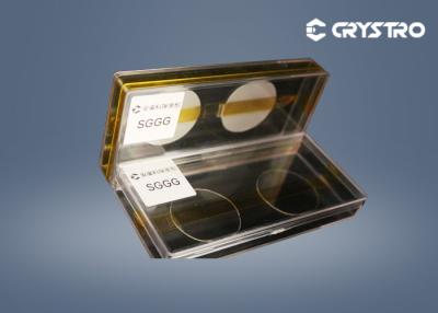 Κίνα 7.09g/Cm3 αντικατασταθείσα γκοφρέτα ενιαίου κρυστάλλου γρανατών GSGG γαλλίου γαδολίνιου προς πώληση