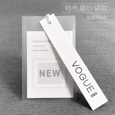 China O cartão branco liso do presente dos vestuários imprimiu Hang Tags Matt Lamination à venda
