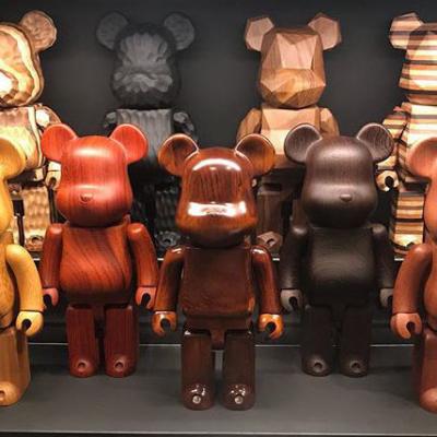 China Non Toxic Hand Carved Wood Sculptures , Large Wood Carved Bears for sale