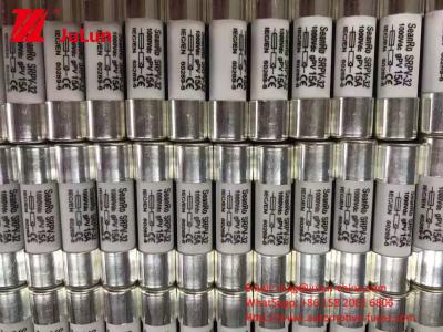 Chine Cylindrical Solar PV Fuse Holder With 10x38mm For Solar Panel 50A 1000VDC Storage Tank à vendre