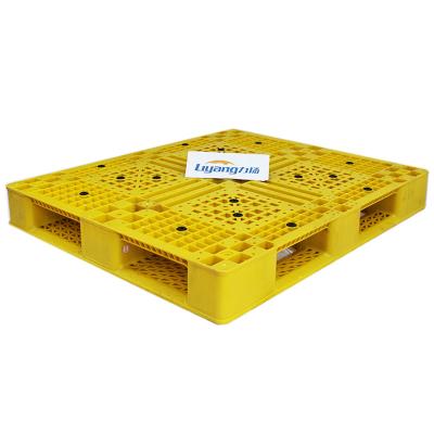 China Light HDPE PP Injection Moulded Plastic Pallets 1500x1500mm Yellow for sale