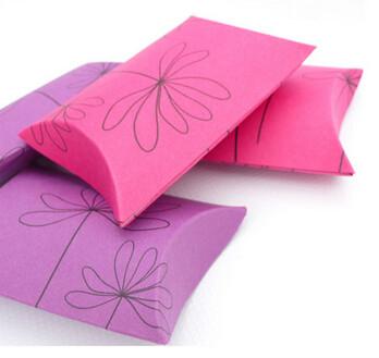 China Embalaje del chocolate de la tarjeta de papel de la almohada para el sellado caliente de empaquetado de la hoja de los cartones del regalo en venta