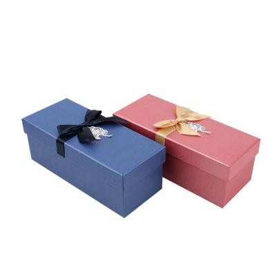 China Cajas de regalo de empaquetado de la presentación del regalo de la caja de cartón de la joyería con las tapas en venta
